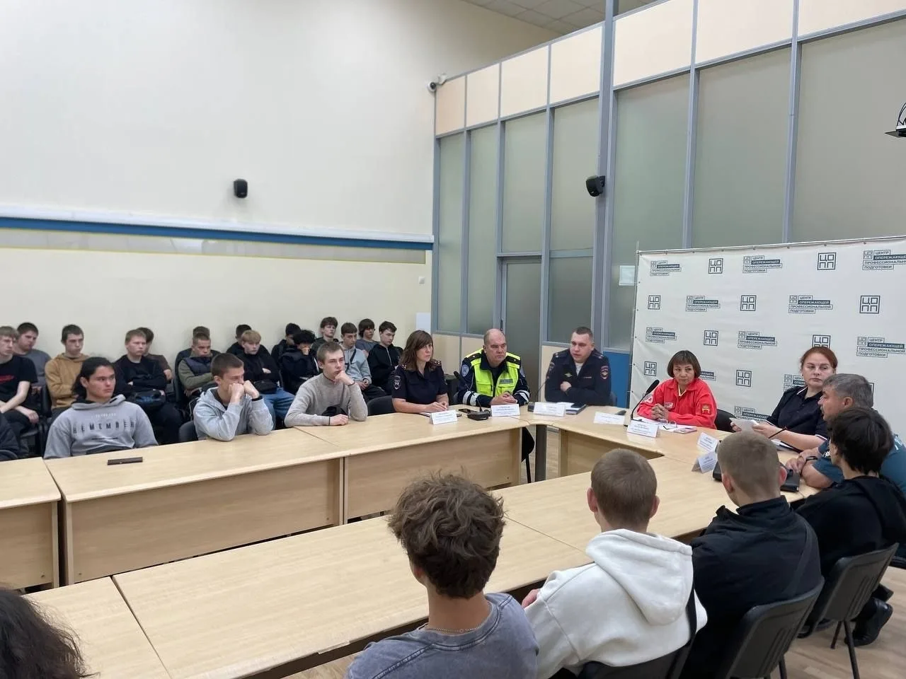 Круглый стол по безопасности студентов летом