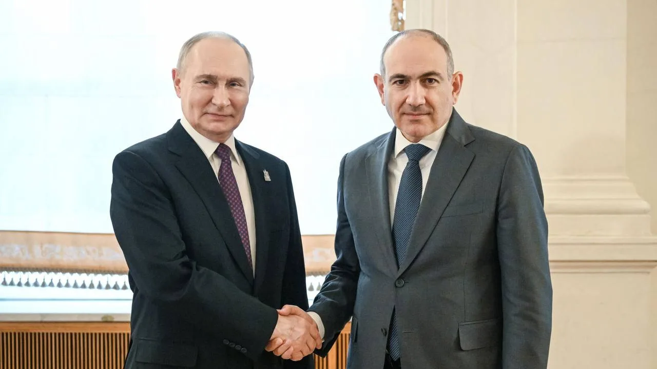 Путин на встрече с Пашиняном предложил дать выбор народу Армении в вопросе вступления в...