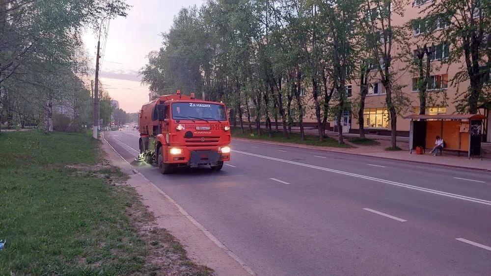 ⛈ В Сыктывкаре идут работы по устранению последствий ночной грозы  Из-за сильного дождя на нескольки
