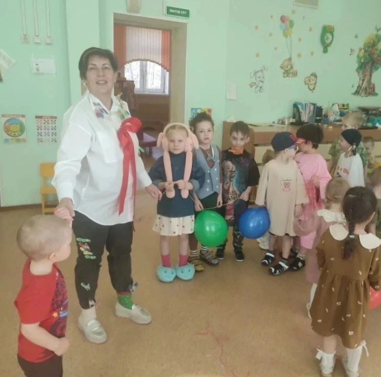 День смеха в наших дошкольных отделениях: море веселья и творчества! 🎉   В наших дошкольных отделени