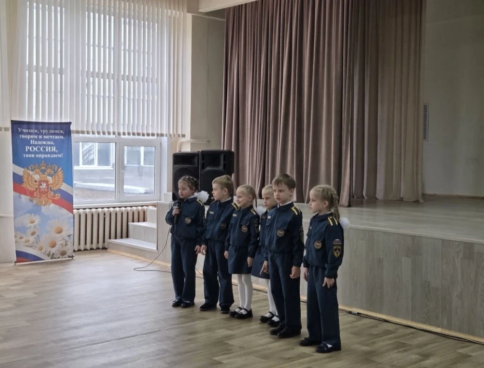 В школе № 49 состоялось торжественное посвящение в кадеты МЧС воспитанников детского сада №37   18 в