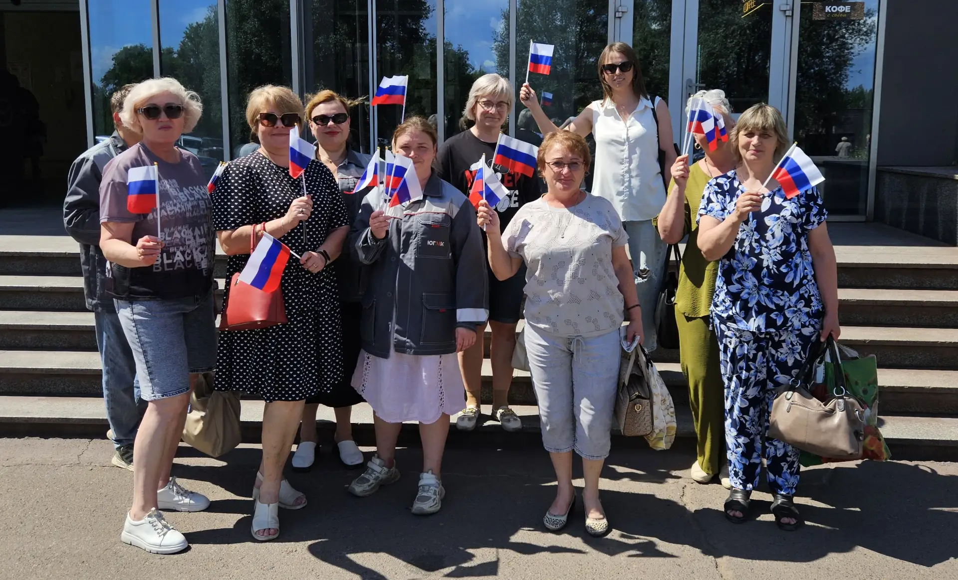 Россия – это мы: на АМК праздник встретили с триколорами

На Алчевском металлургическом комбинате пр