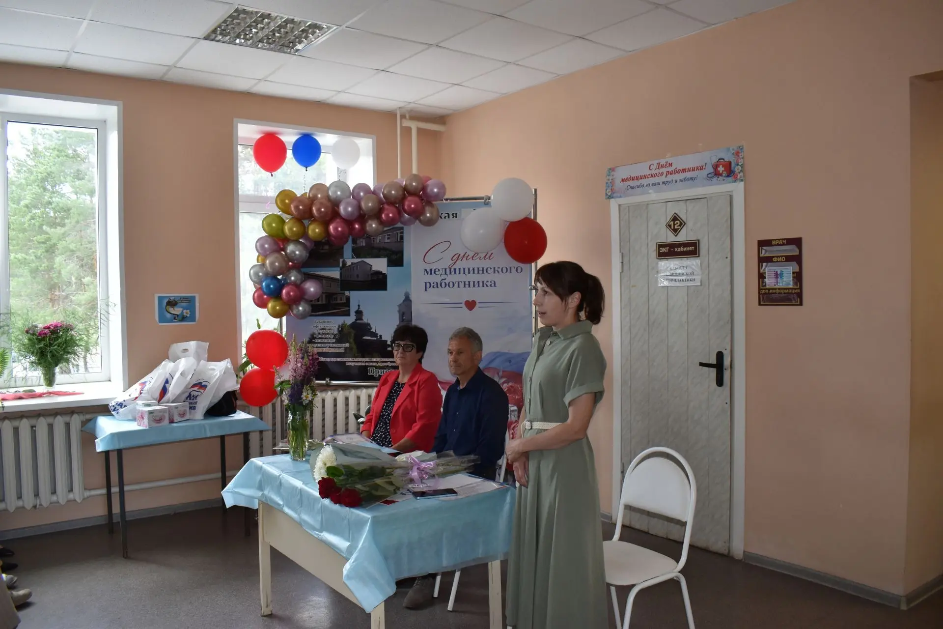 Вчера в холле Кадомской больницы состоялось торжественное собрание в честь Дня медицинского работник