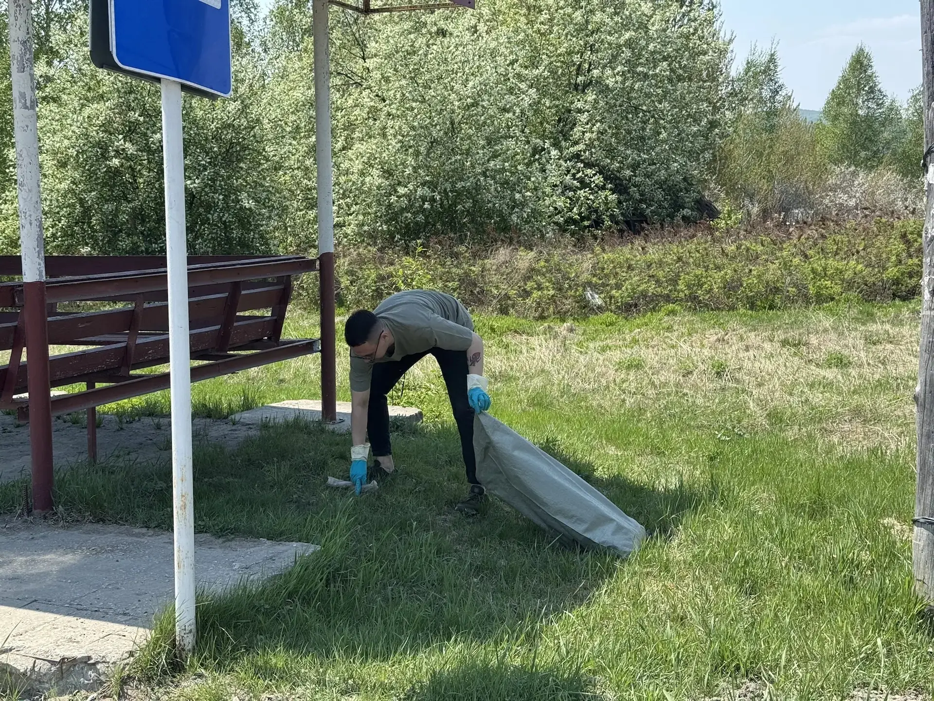 Специалисты Дома культуры приняли участие в   эко-акции "Чистое село "