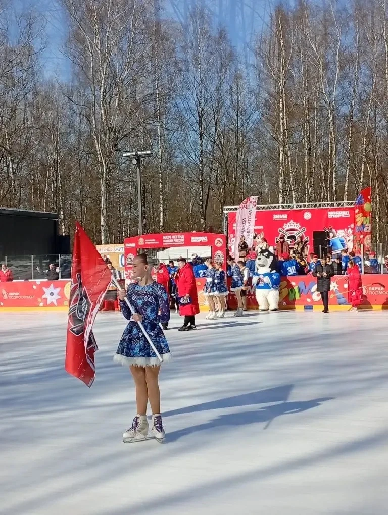 Спорт объединяет поколения! 🥅🏒  Семья ученика 4 "Б" класса Титкина Константина принимает активное уч