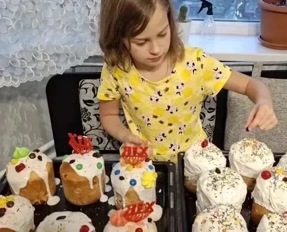 Со Светлой Пасхой всех поздравляют ученики 2А класса. Мира и добра всем🌹 #МОУСОШ33 #Пасха26
