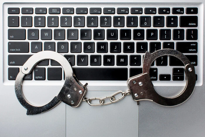 🇷🇺 Россиянин создал Android-вирус, приносивший ему до полумиллиона рублей в день. Раз...