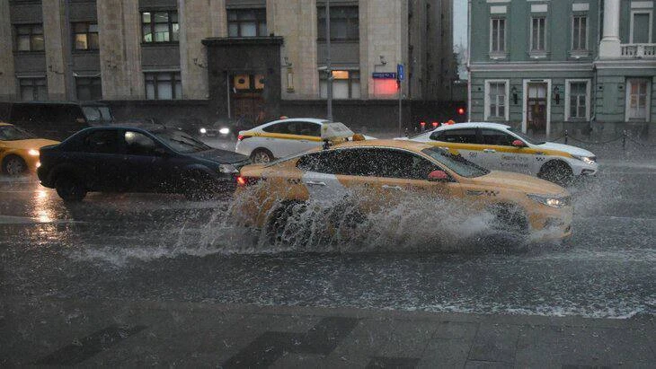 🌧 Экстренное предупреждение МЧС: с полуночи до 21:00 13 июля в Москве ожидаются сильны...