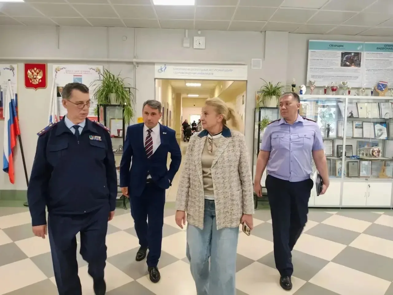 В Мультицентре прошла встреча участников СВО с руководством СУ СК России по Ленобласти

Руководитель