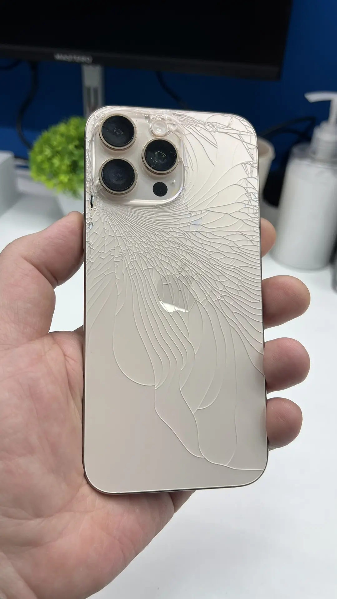 😢 iPhone 16 Pro Max, разбита задняя крышка.

🔥 Нашли, привезли и установили новую оригинальную зад