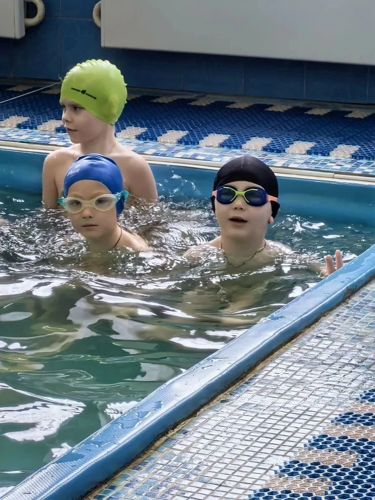 🌊 Весёлые старты на воде: 7 группа в поисках пиратских сокровищ!  🏊‍♀🏊Сегодня воспитанники 7 группы 