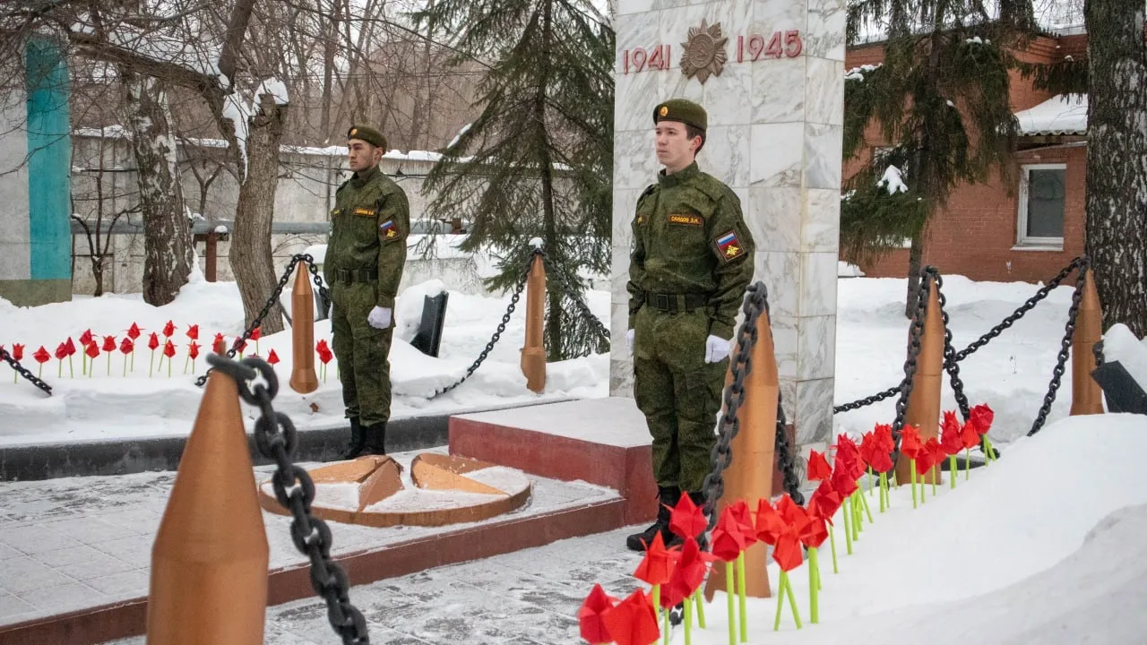 🌺 В ПривГУПС прошла акция «Красный тюльпан»  📅 Сегодня, 13 февраля, в университете активисты военно-