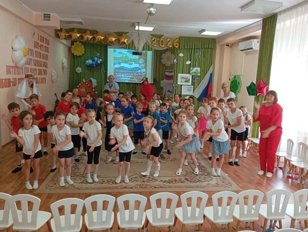 🇷🇺 В преддверии Дня России в дошкольном отделении «Жар-птица» Лопатинской школы состоялось яркое п