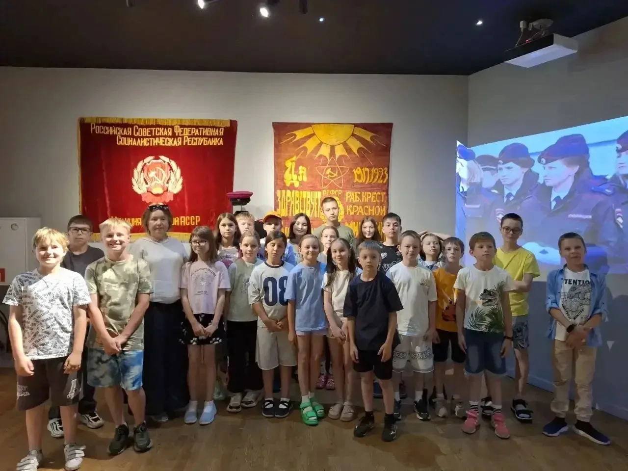 Интересный день в пришкольном лагере! 🧐

Сегодня ребята получили массу новых впечатлений:

👮‍♂️Пос