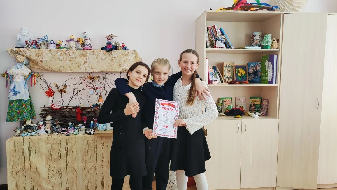 🧵🎨1-го марта наши замечательные ученицы — Щукина Василиса, Щукина Полина, Ширинкина Элина и Хуршедзо