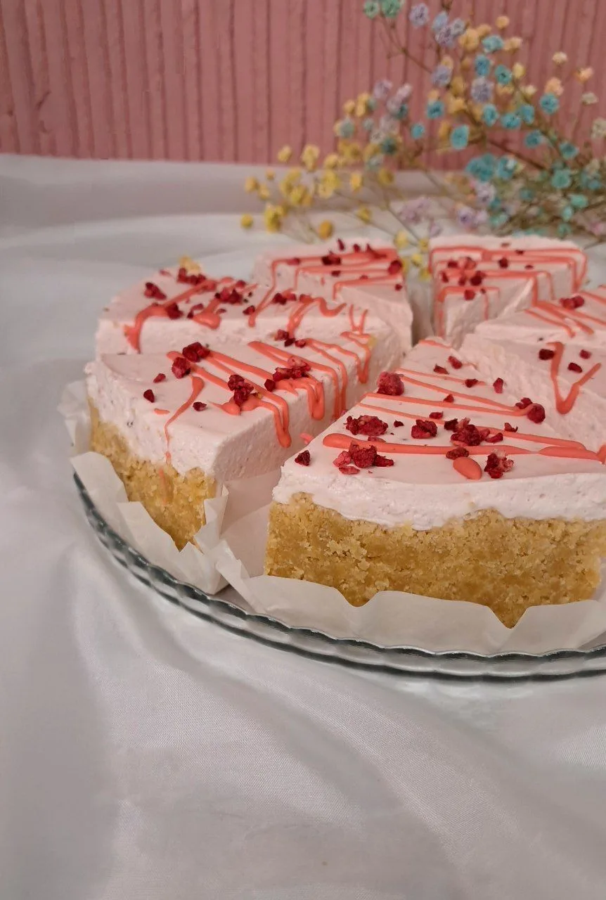 🍓СЕГОДНЯ НА ВИТРИНЕ: МУССОВЫЙ КЛУБНИЧНЫЙ ЧИЗКЕЙК