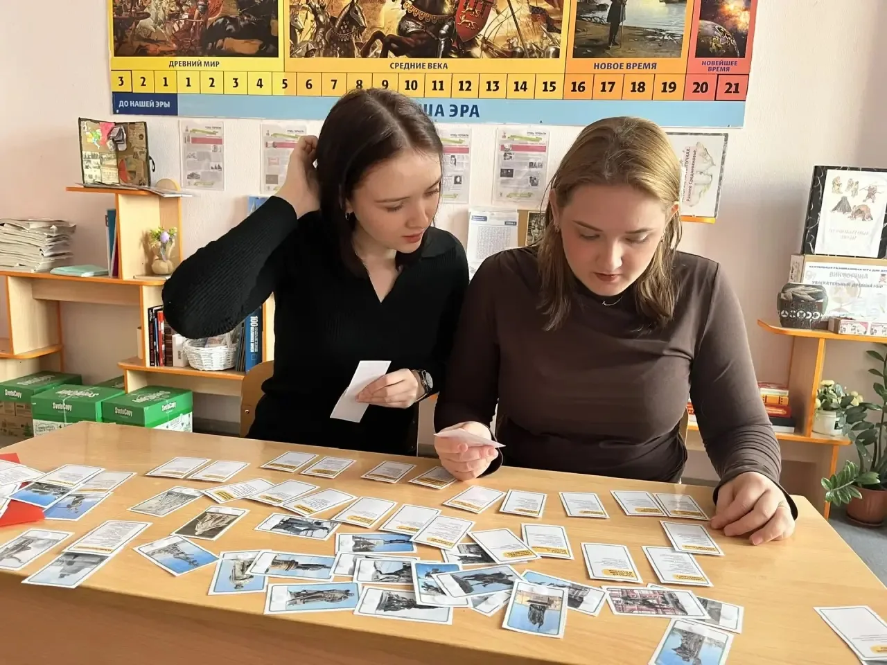 Наши выпускники снова в стенах родной  школы! Как же приятно видеть вас повзрослевшими ✨✨✨✨  #Деньро