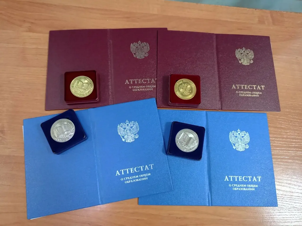 🎉 Торжественное вручение аттестатов: новая глава начинается! 🎉

26 июня в нашей школе царила особе
