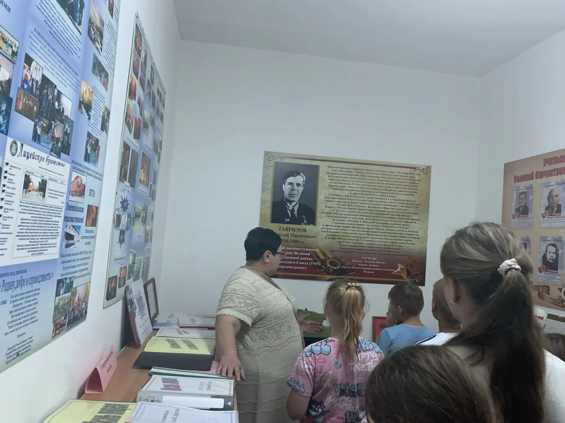 🌿 День 15. Лагерь "Росинка".
✨Утро началось по традиции с зарядки и поднятия флага. Затем ребята с 