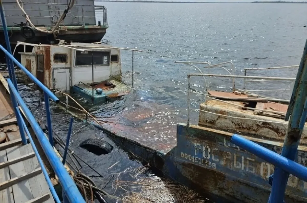 🚢 В Волгограде очистили акваторию Волги — со дна подняли затонувшее судно!