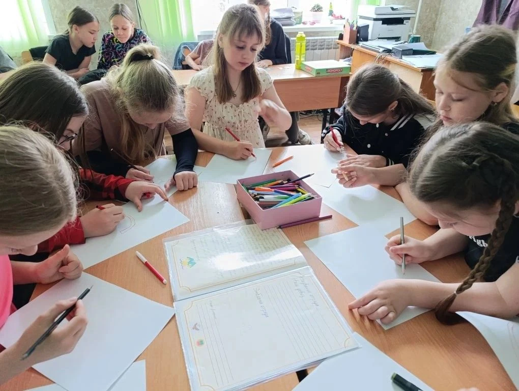3 июня в нашем лагере прошёл тематический час «Открывая страницы интересной книги» — эт...