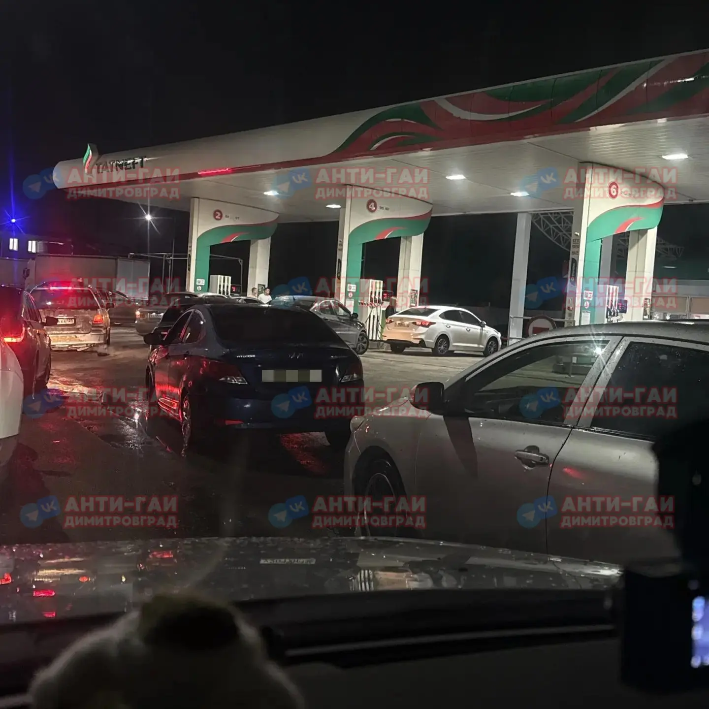 На Татнефти на ул.Свирская есть бензин, но только 92-й. Очередь большая
___
Так же сообщают, что при