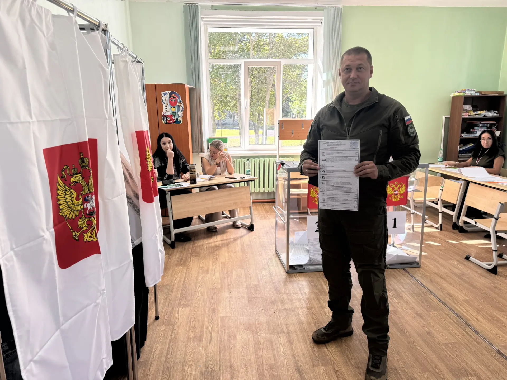 Сегодня как истинный патриот своей Родины пришёл на избирательный участок и оставил сво...