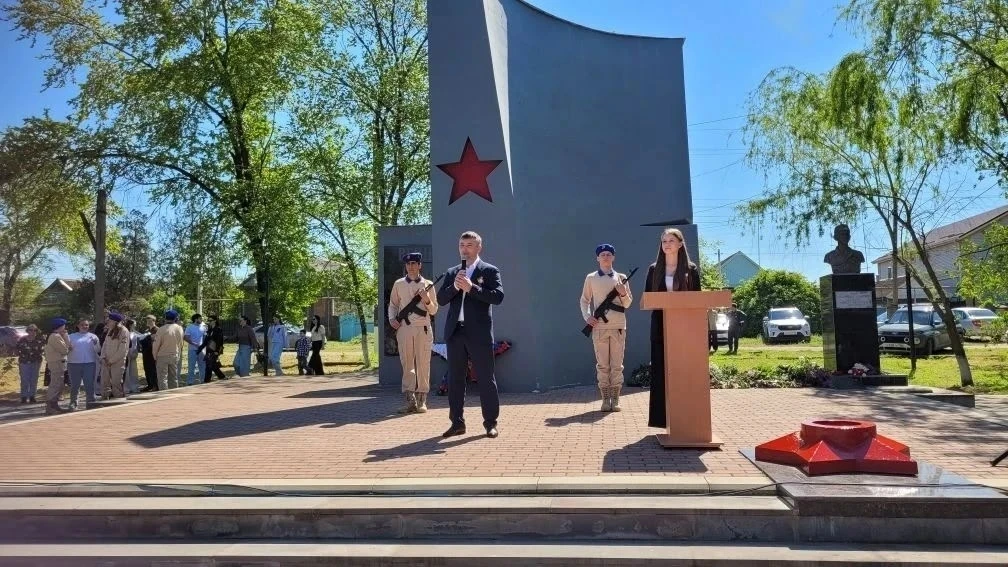 9 мая 2026 года в селе Прасковея у памятника погибшим  воинам, павшим за Родину в годы ...