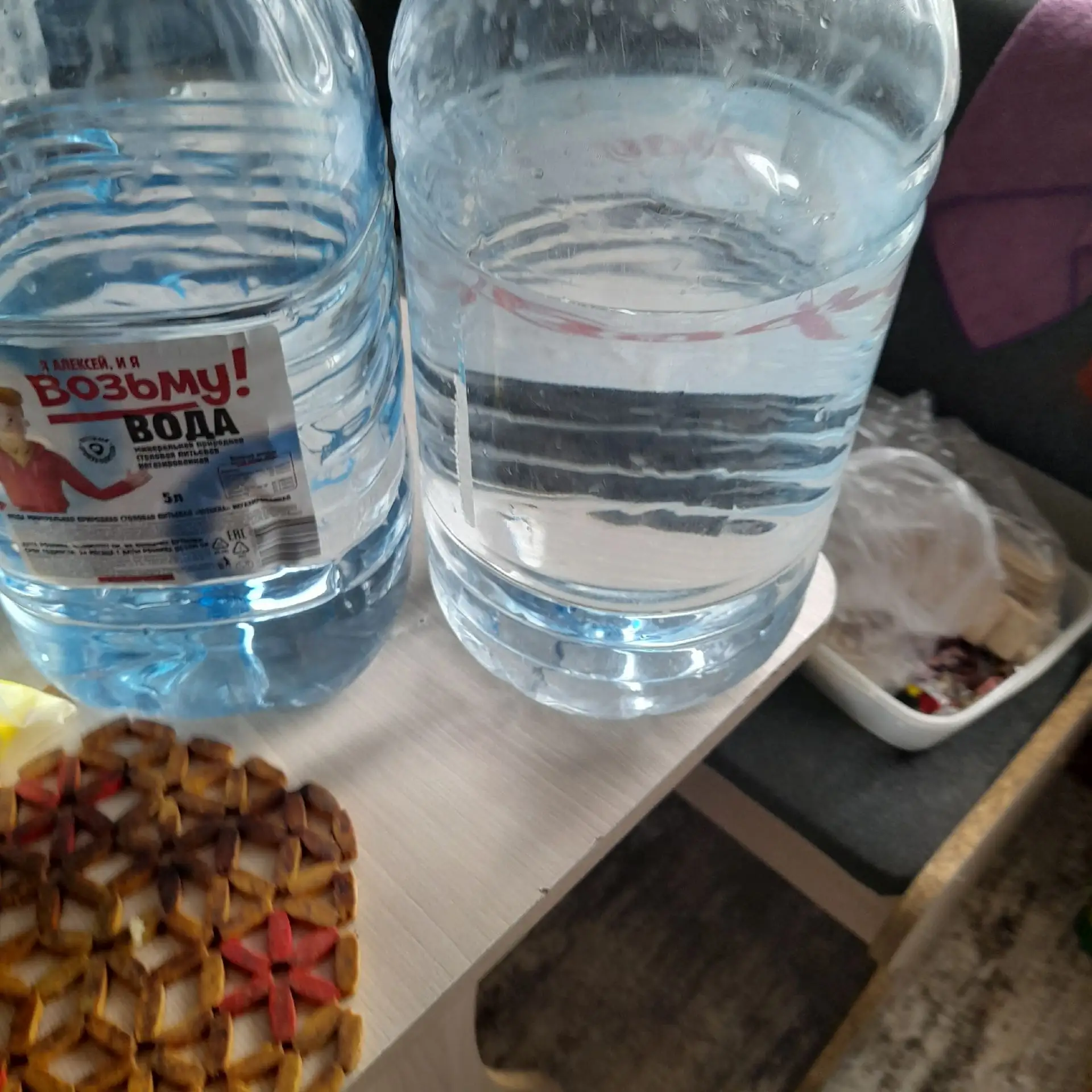 От подписчика:

Сейчас брала воду в автомате 2 бутылки по 5литров , а выдал по 4 литра. Деньги сожра