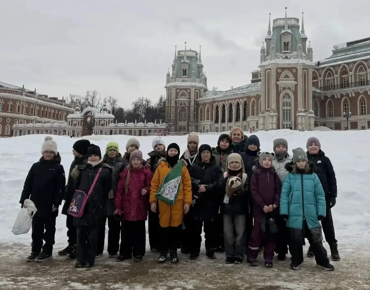 Очень необычно посреди снежной и морозной зимы оказаться в Тропиках и побывать на «Цветочном карнава