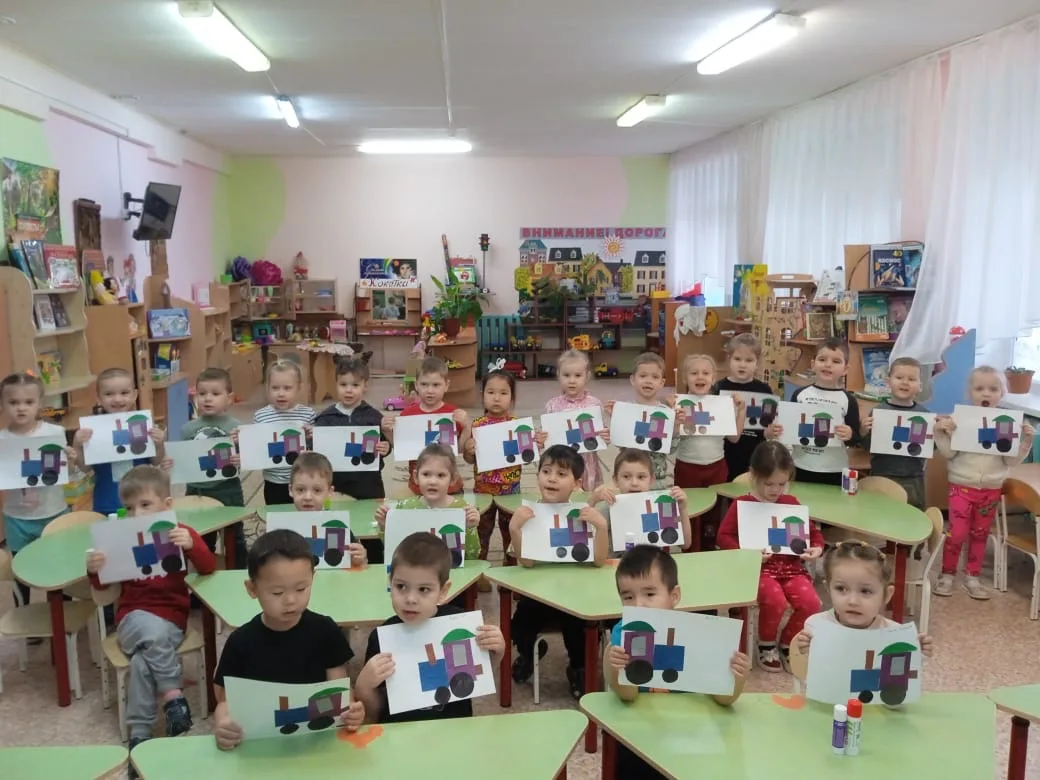 НОД Художественное творчество ( Аппликация) в средней группе N2 .