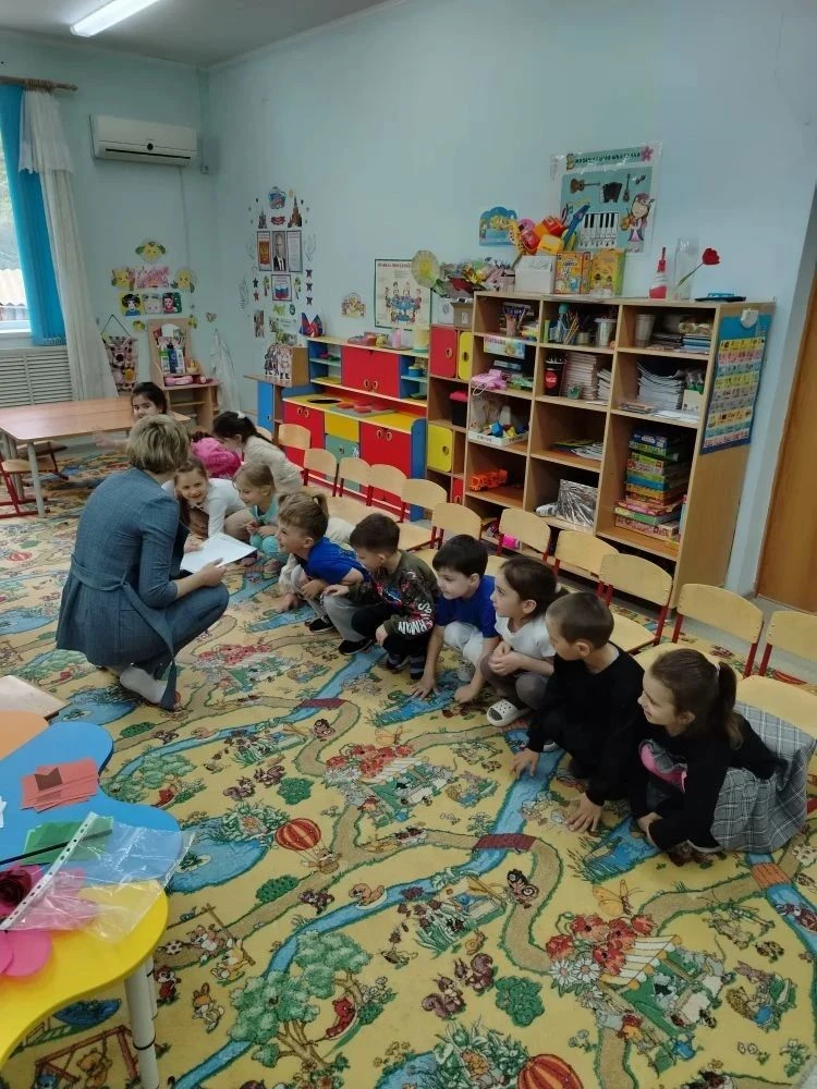 В подготовительной группе " Ягодки" педагог - психолог провел занятие " Путешествие в сказочную стра