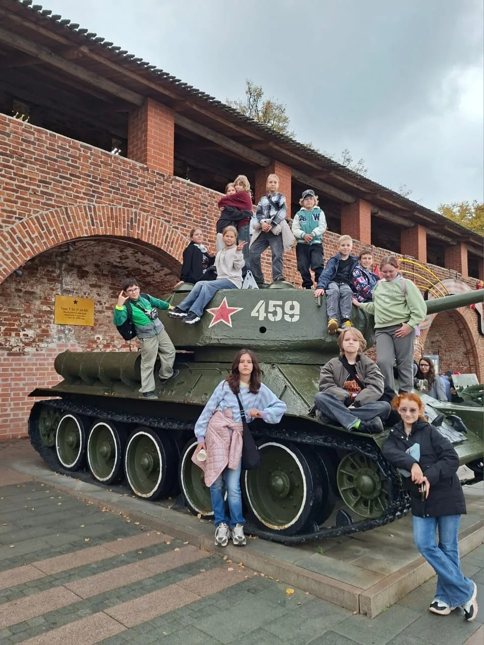 «Никто не забыт, и ничто не забыто»🔥  В преддверии 9 мая, ученики 5«Б» и 6«Б»посетили  мемориальный 