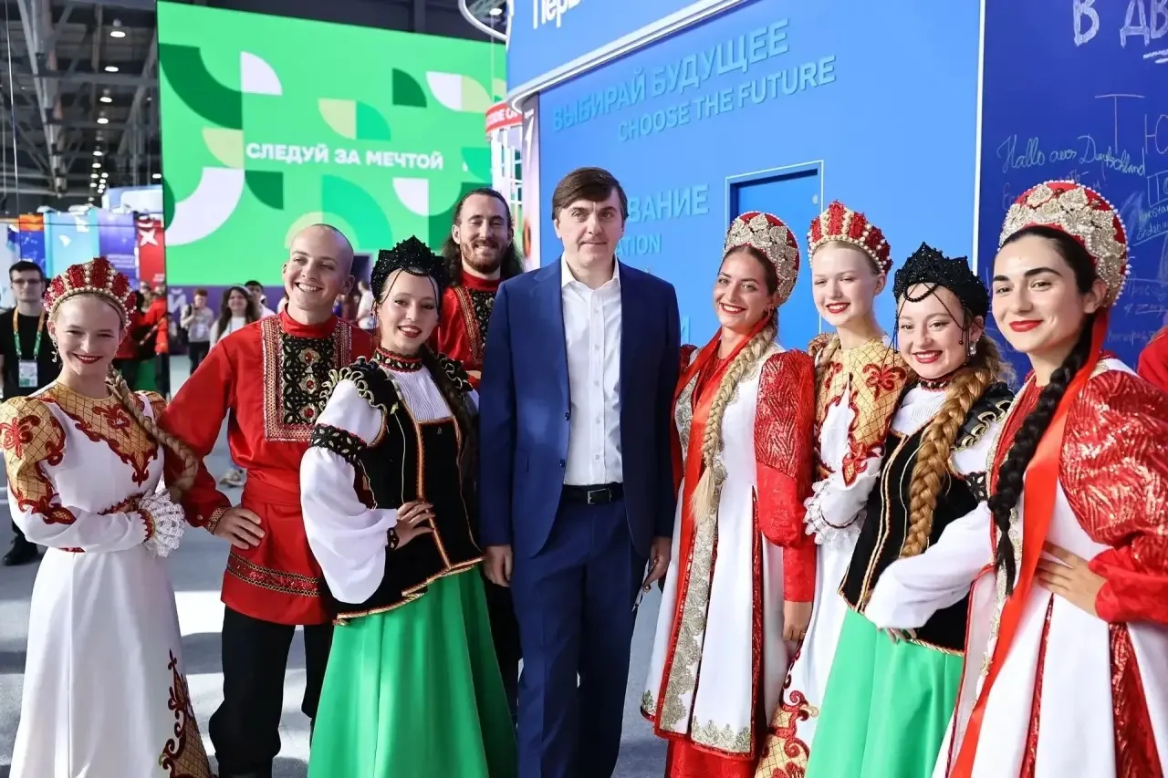 Делегация Тувы на Международном фестивале молодежи