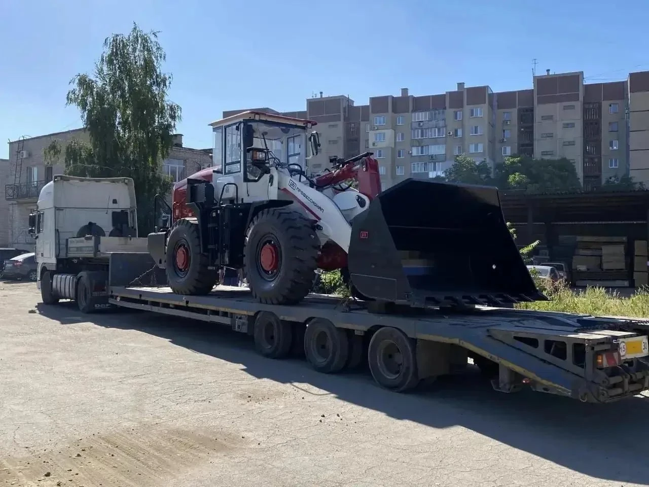 В ДНР на полигоны ТКО поступила новая спецтехника 🚛