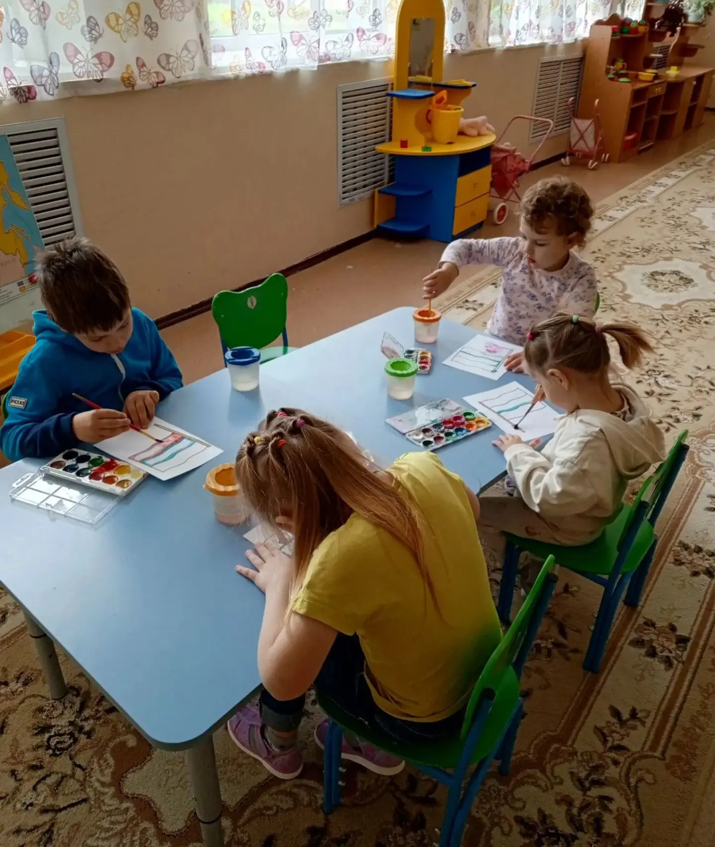 В течение недели в детском саду проходили мероприятия, посвященные Дню флага.