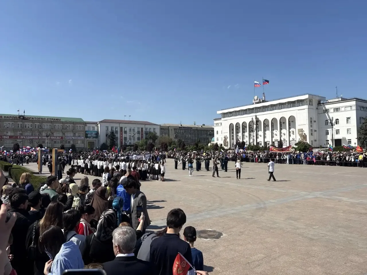 🕯️ Связь поколений: коллектив гимназии — в строю «Бессмертного полка»  9 мая педагоги и учащиеся наш
