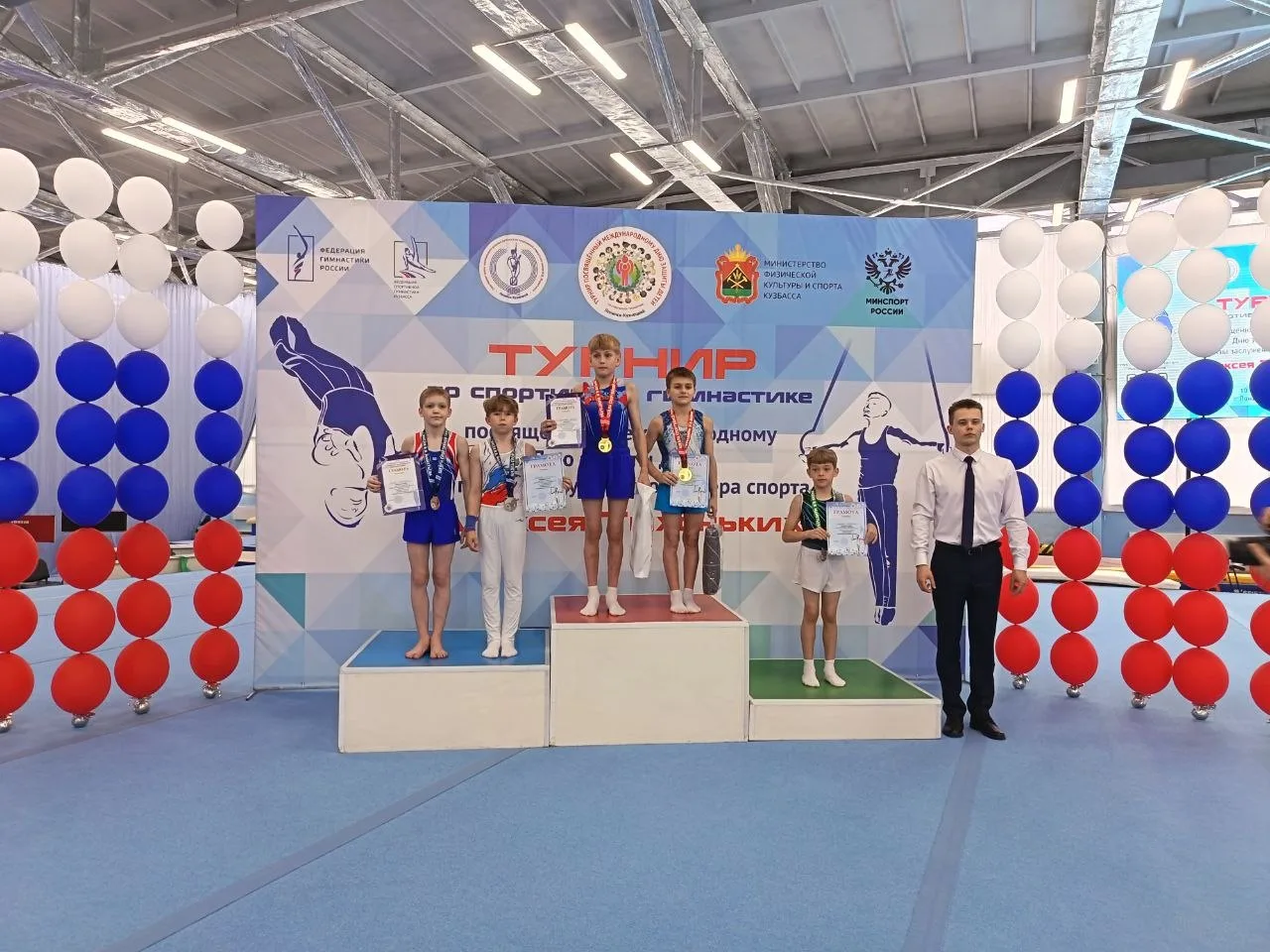 Итоги соревнований по спортивной гимнастике в Ленинске-Кузнецком🏆

В городе Ленинске-Кузнецком прош