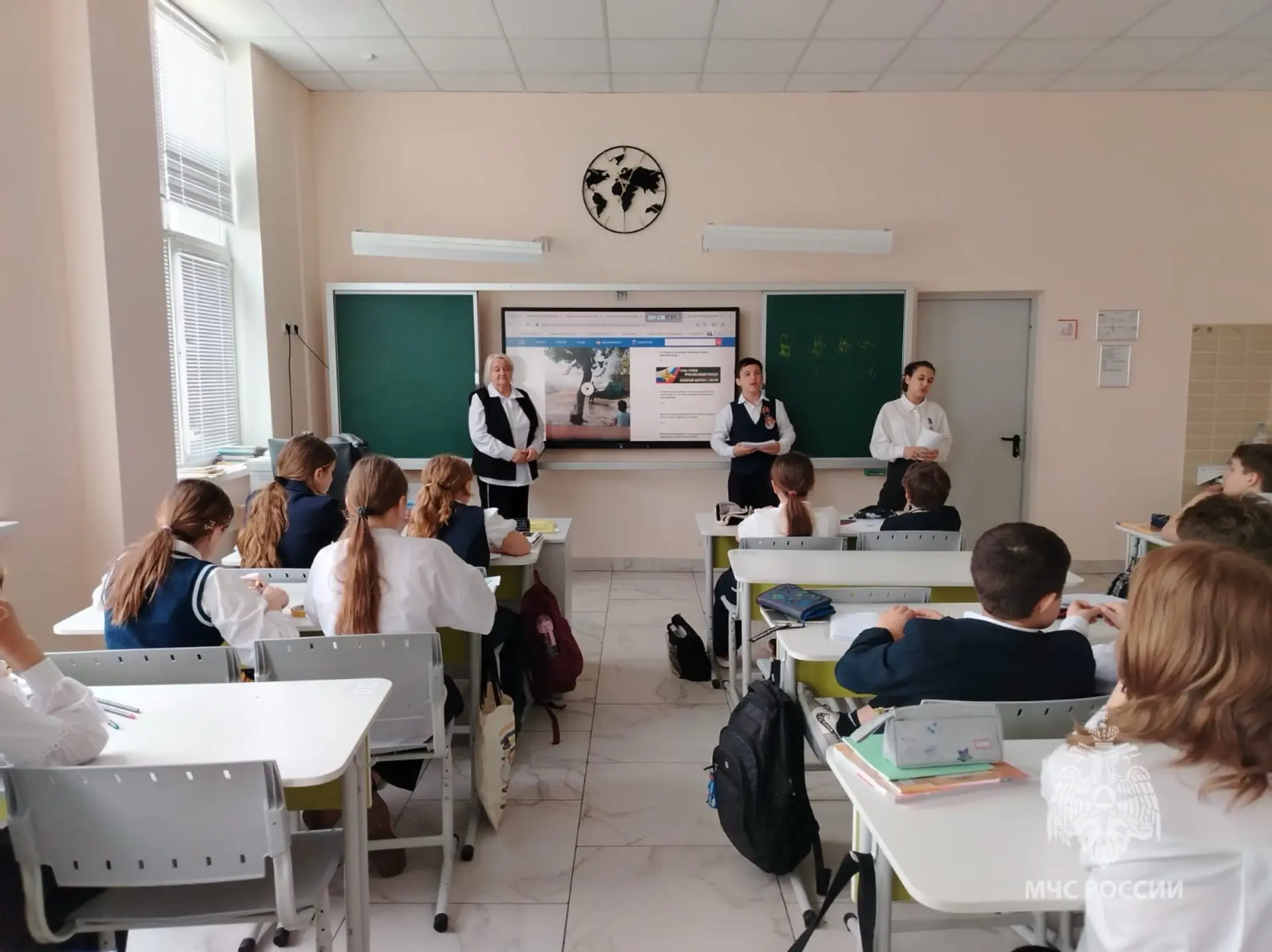 👨‍🚒Потушили сами - теперь учат других   Ученики школы №15 Батайска, брат и сестра Александра и Прохо