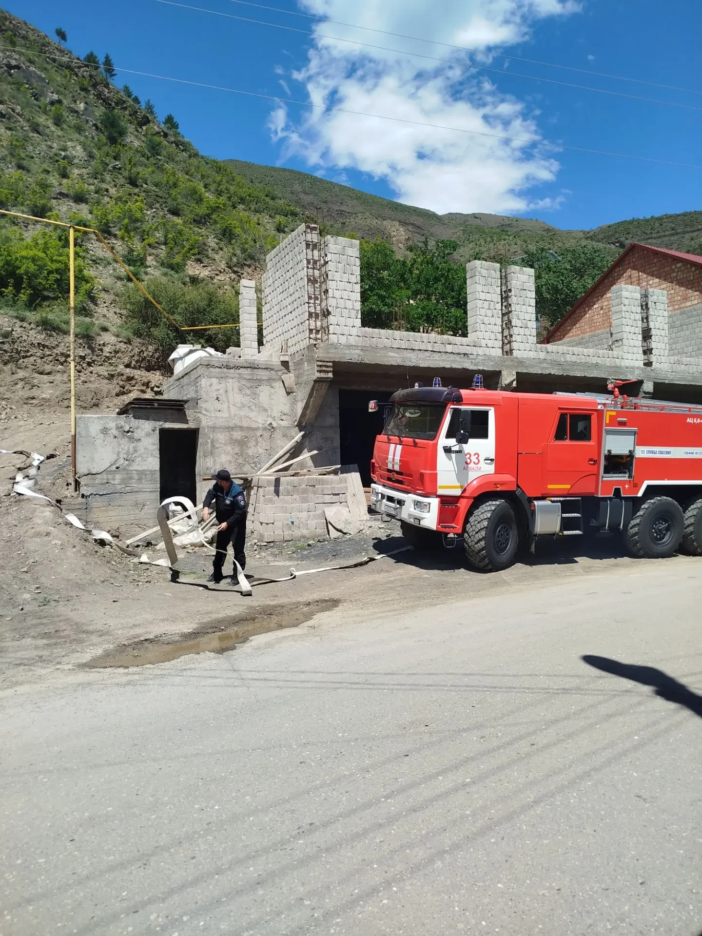 Учения на АЗС в Агвали: огнеборцы ПЧ-33 отработали навыки тушения сложных пожаров

🚒В селе Агвали п