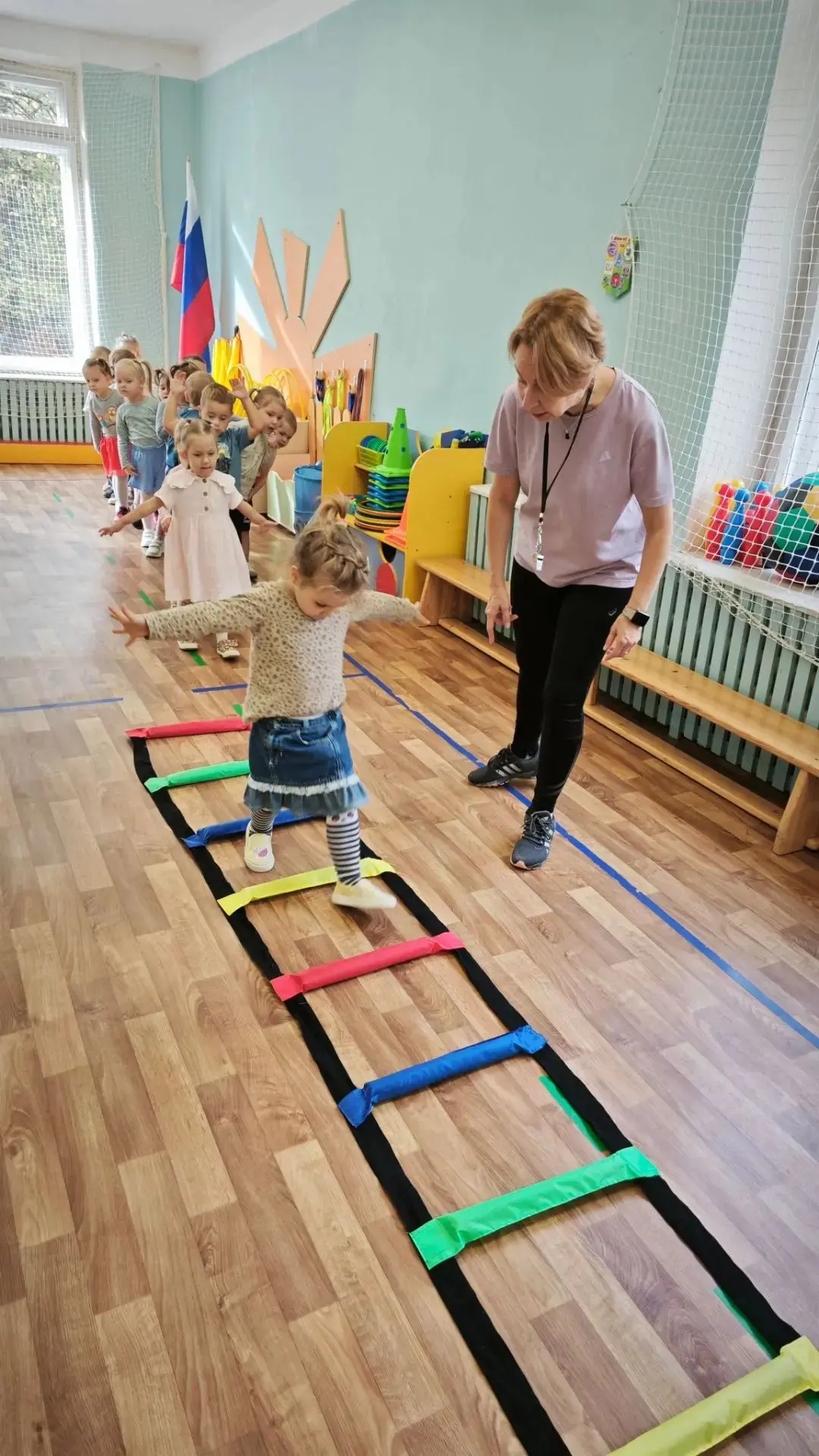 🏃‍♂️ Учимся перешагивать через «ступеньки»! 🪜