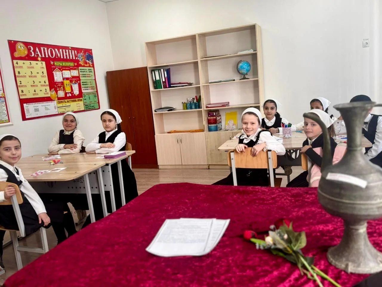 🌸✨В школе прошёл классный час на тему «8 марта — Международный женский день»