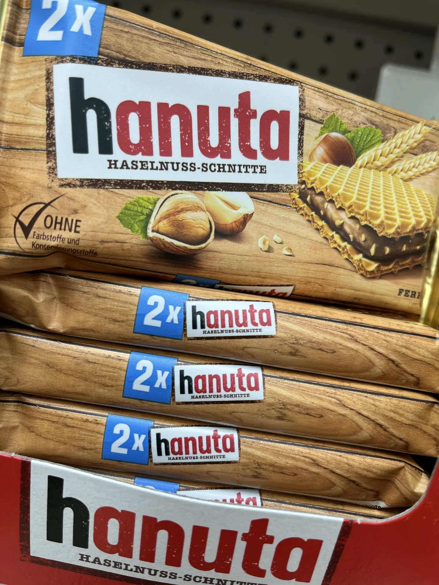 Хрустящая вафля с невероятным шоколадным бисквитом внутри🌰 Это просто бомба. Кто знает- тот знает😊