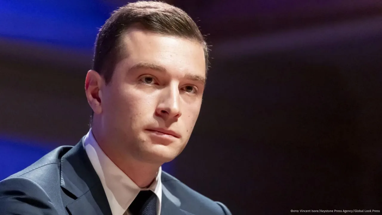 Крайне правая французская партия "Национальное объединение" стала целью в рамках обыско...