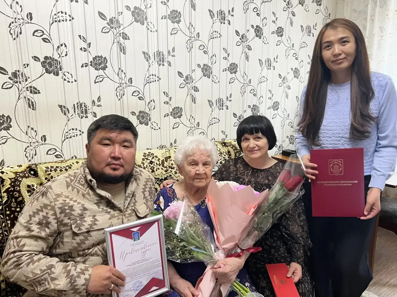 📖 Жизнь, посвященная слову и детям: поздравляем ветерана педагогического труда Любовь Ефимовну Лози