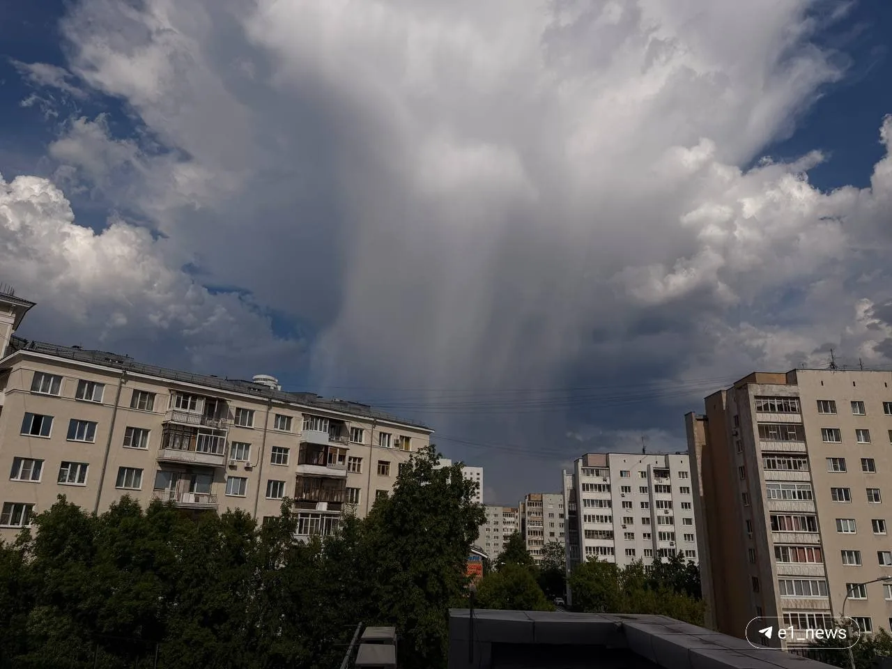 Завораживающе КРАСИВО!   Видим искусство везде. В центре все еще нет дождя. В ожидании...  Здесь мы 