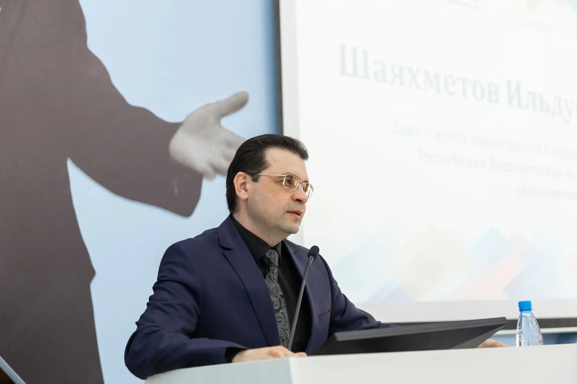 📖 Евразийский молодежный форум начал работу в Уфе  8 апреля в Акмуллинском университете торжественно