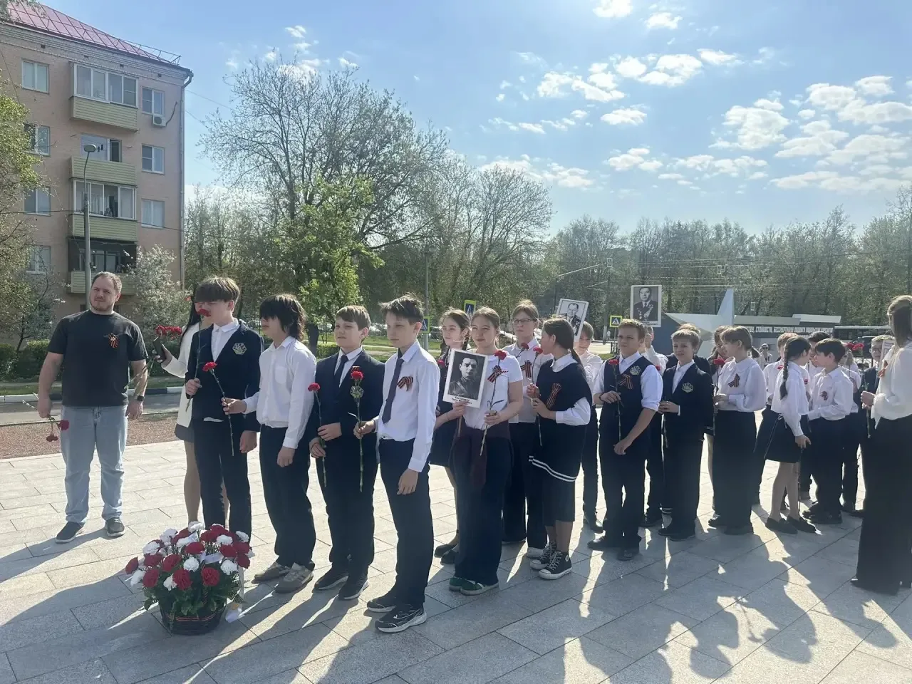 Никто не забыт: пятиклассники школы №18 вместе с родителями и партнёрами почтили память Подольских к