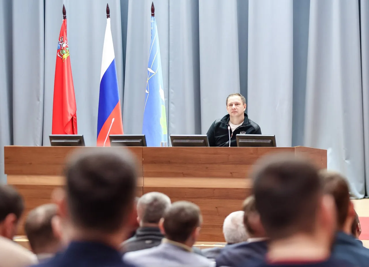 Провел заседание строительного штаба, подробно остановившись на проектах развития инфраструктуры и о