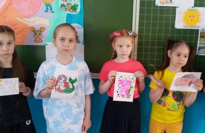 🔊 Среди ребят 2 отряда был проведён конкурс рисунков о лете🎨
🖼 Лето–удивительная пора. Оно дарит 
